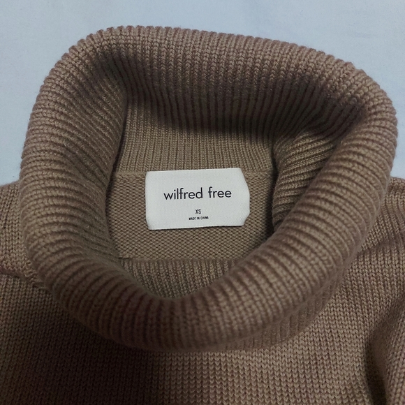 NWT wilfred treasures turtleneck - Picture 3 of 7